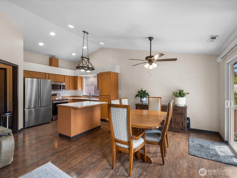 Property photo for 7812 Condor Drive Ne, Arlington photo 6