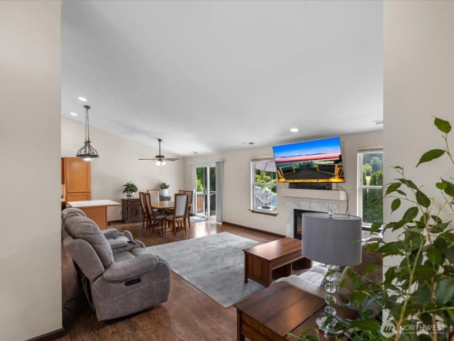 Property photo for 7812 Condor Drive Ne, Arlington photo 3