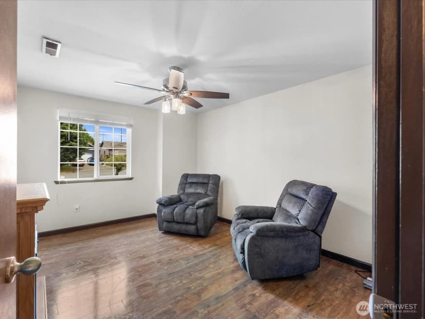 Property photo for 7812 Condor Drive Ne, Arlington photo 13