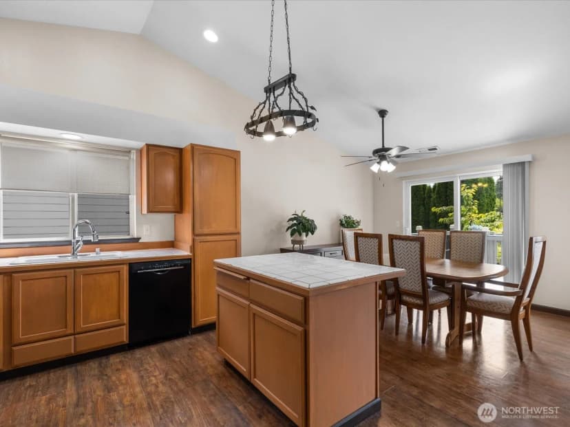 Property photo for 7812 Condor Drive Ne, Arlington photo 8
