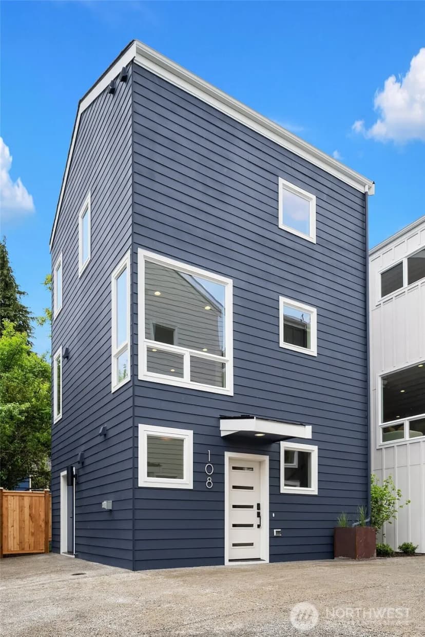 Property photo for 108 29th Avenue E, Seattle photo 17