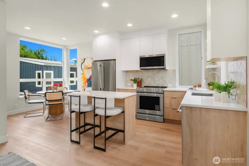 Property photo for 108 29th Avenue E, Seattle photo 5