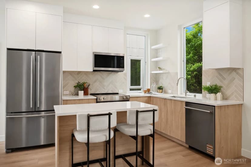 Property photo for 108 29th Avenue E, Seattle photo 6