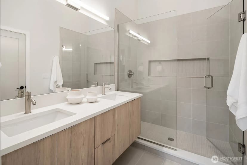 Property photo for 108 29th Avenue E, Seattle photo 10
