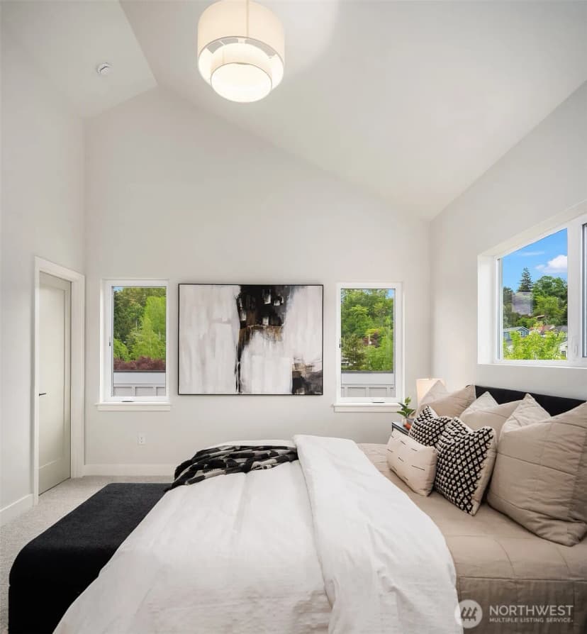 Property photo for 108 29th Avenue E, Seattle photo 9