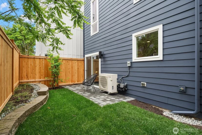 Property photo for 108 29th Avenue E, Seattle photo 15