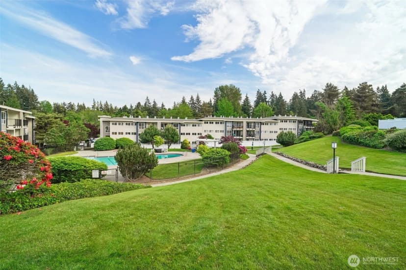 Property photo for 12700 Ne 8th Street #e-104, Bellevue photo 19