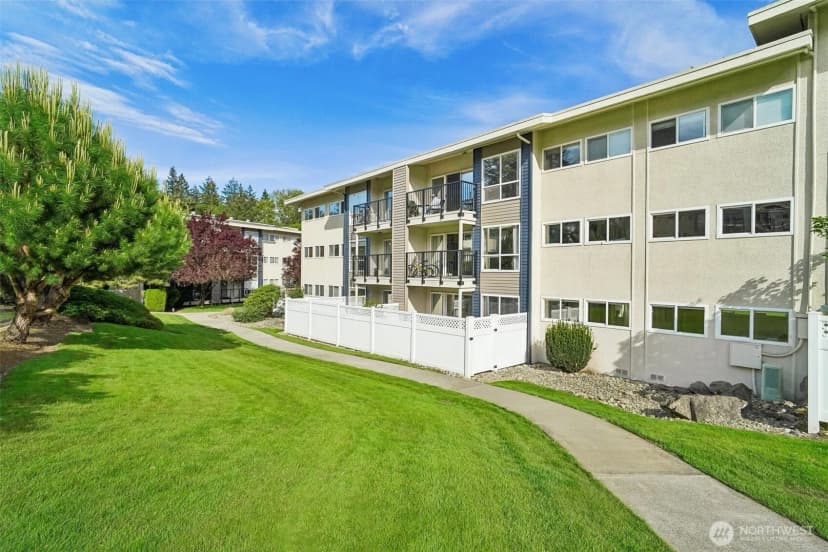 Property photo for 12700 Ne 8th Street #e-104, Bellevue photo 18