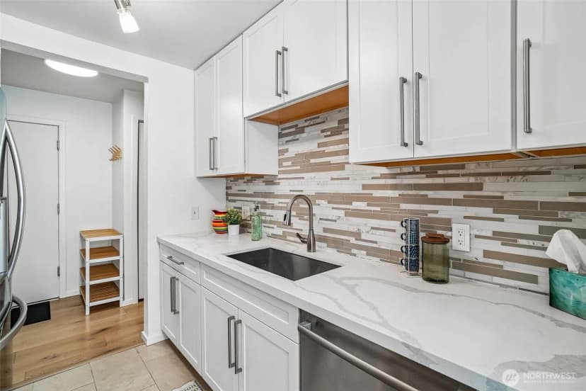 Property photo for 12700 Ne 8th Street #e-104, Bellevue photo 9