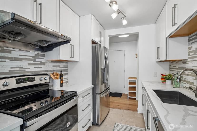 Property photo for 12700 Ne 8th Street #e-104, Bellevue photo 8