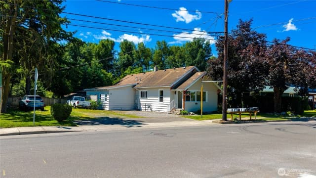Property photo for 303 Lincoln Street, Everson