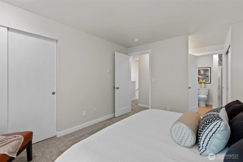 Property photo for 15628 8th Avenue Sw #c, Burien photo 30
