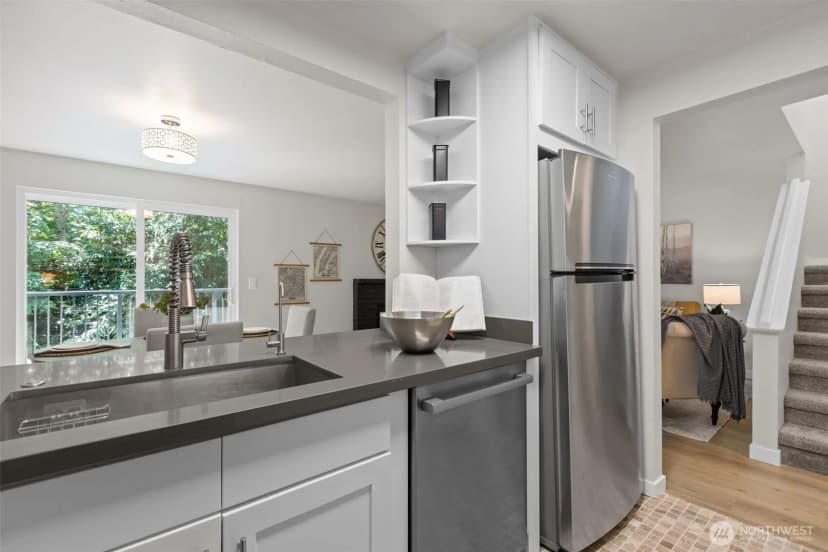Property photo for 15628 8th Avenue Sw #c, Burien photo 14