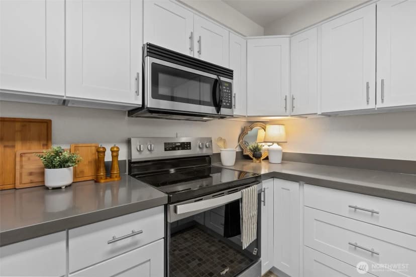 Property photo for 15628 8th Avenue Sw #c, Burien photo 13