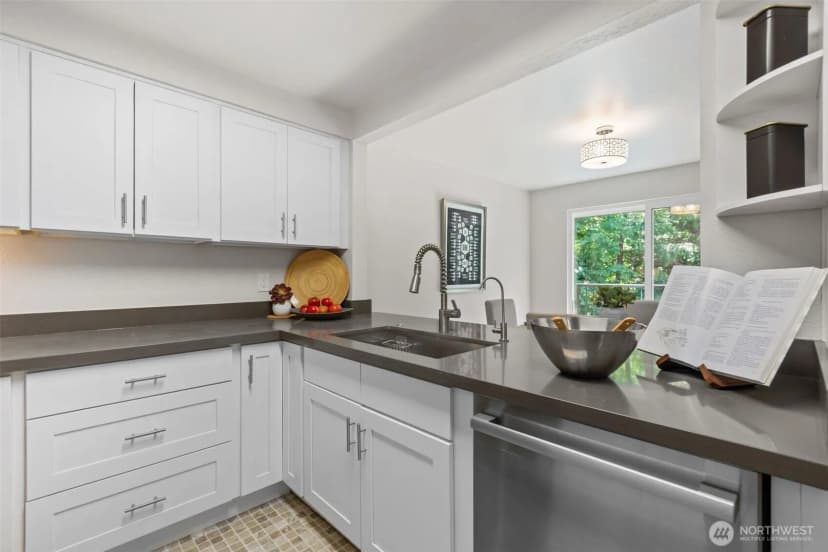 Property photo for 15628 8th Avenue Sw #c, Burien photo 11