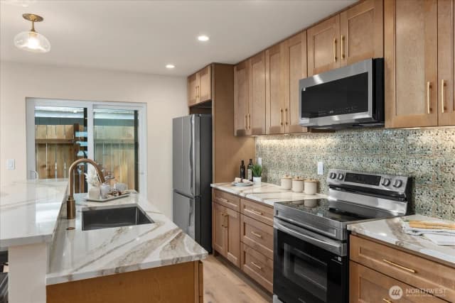 Property photo for 3706 Ne 137th Street, Seattle photo 4