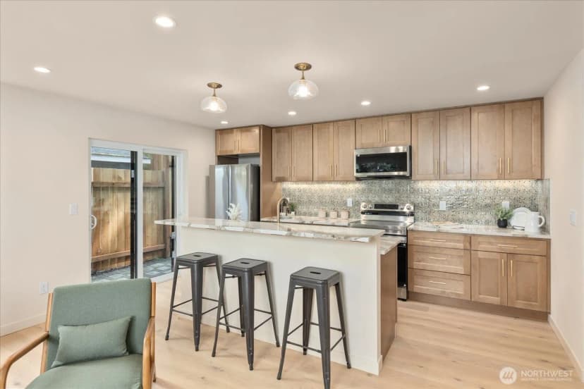 Property photo for 3706 Ne 137th Street, Seattle photo 6