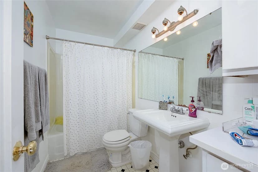 Property photo for 910 E Prospect Street, Seattle photo 10