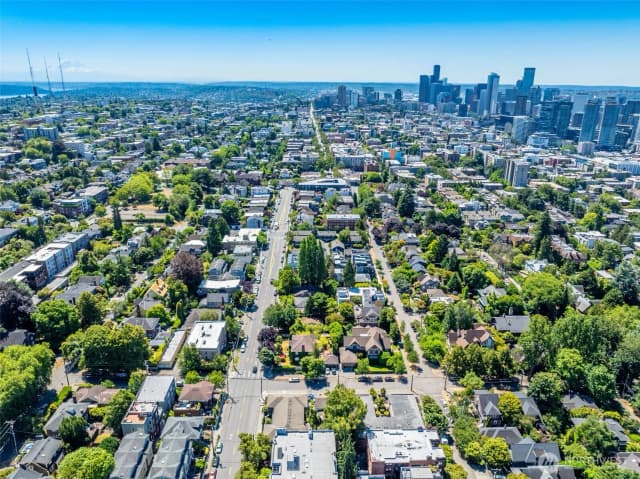 Property photo for 910 E Prospect Street, Seattle photo 4