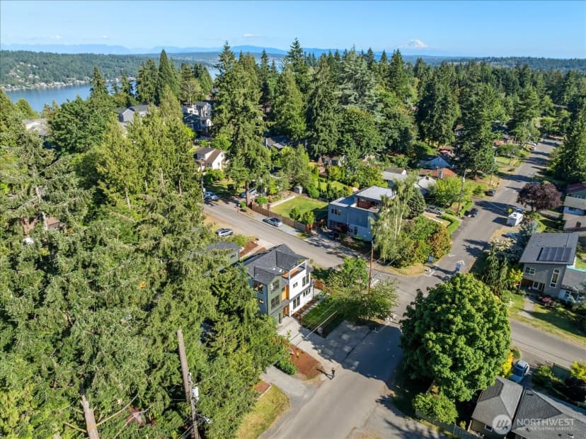 Property photo for 13702 37th Avenue Ne, Seattle photo 30