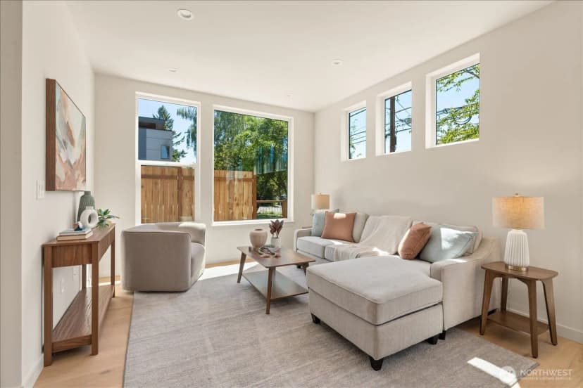 Property photo for 13702 37th Avenue Ne, Seattle photo 8