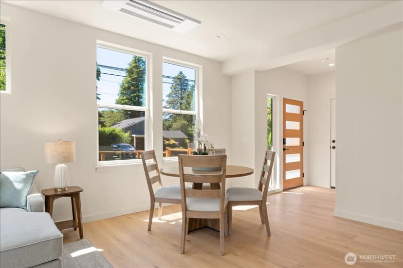 Property photo for 13702 37th Avenue Ne, Seattle photo 6