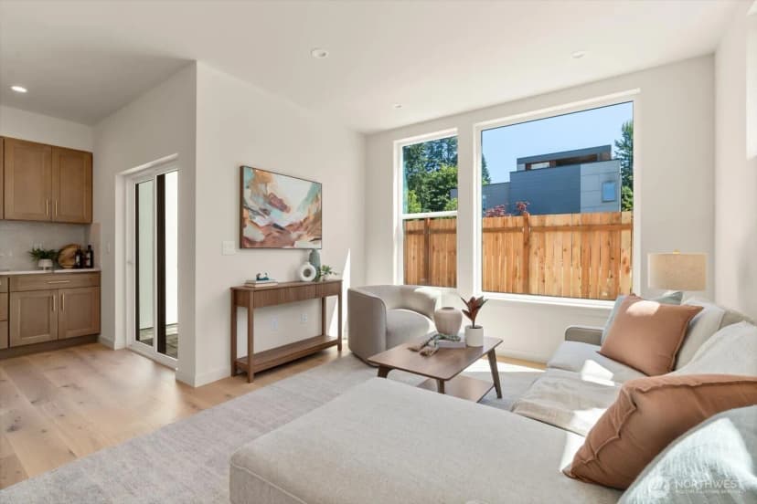 Property photo for 13702 37th Avenue Ne, Seattle photo 9