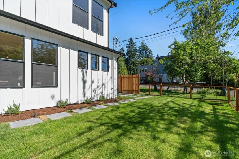 Property photo for 13702 37th Avenue Ne, Seattle photo 12