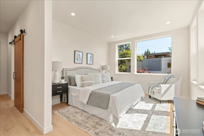 Property photo for 13702 37th Avenue Ne, Seattle photo 13
