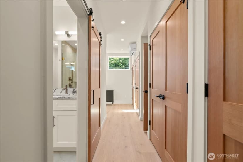 Property photo for 13702 37th Avenue Ne, Seattle photo 16