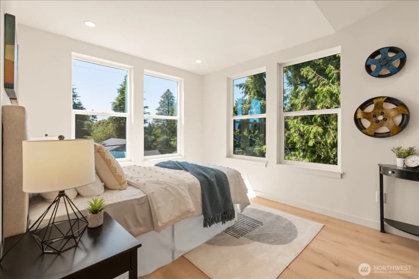 Property photo for 13702 37th Avenue Ne, Seattle photo 27