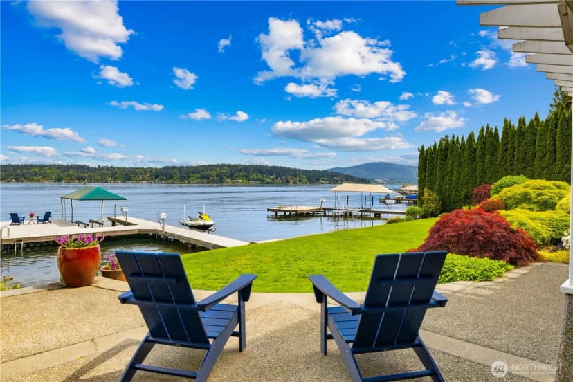 Property photo for 842 W Lake Sammamish Parkway Se, Bellevue photo 2