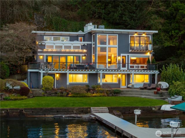 Property photo for 842 W Lake Sammamish Parkway Se, Bellevue, WA 98008