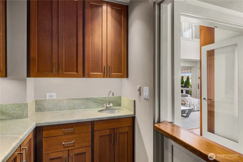 Property photo for 842 W Lake Sammamish Parkway Se, Bellevue photo 10
