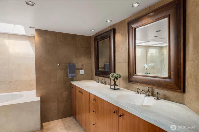 Property photo for 842 W Lake Sammamish Parkway Se, Bellevue photo 16