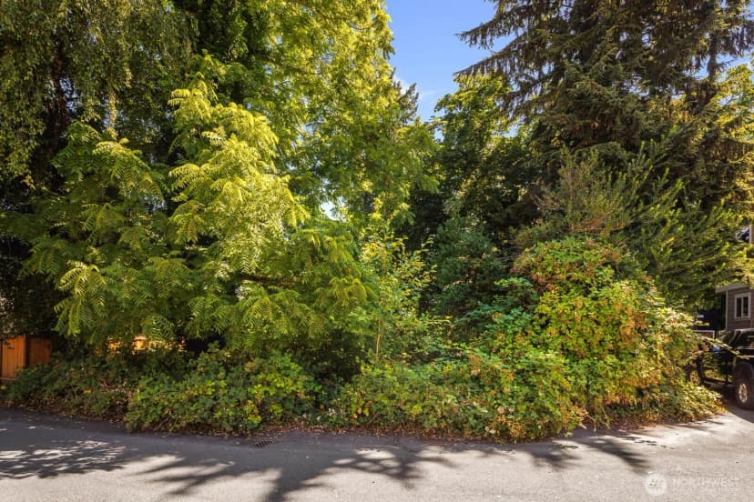 Property photo for 672 Lind Avenue Nw, Renton photo 3