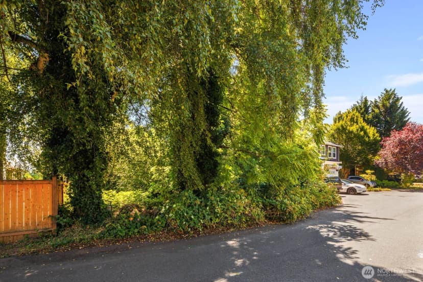 Property photo for 672 Lind Avenue Nw, Renton