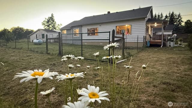 Property photo for 16743 Bucoda Highway Se, Tenino photo 3