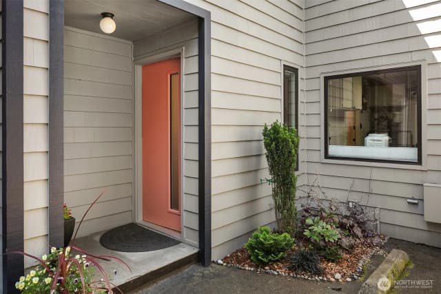 Property photo for 15628 8th Avenue Sw #b, Burien photo 3