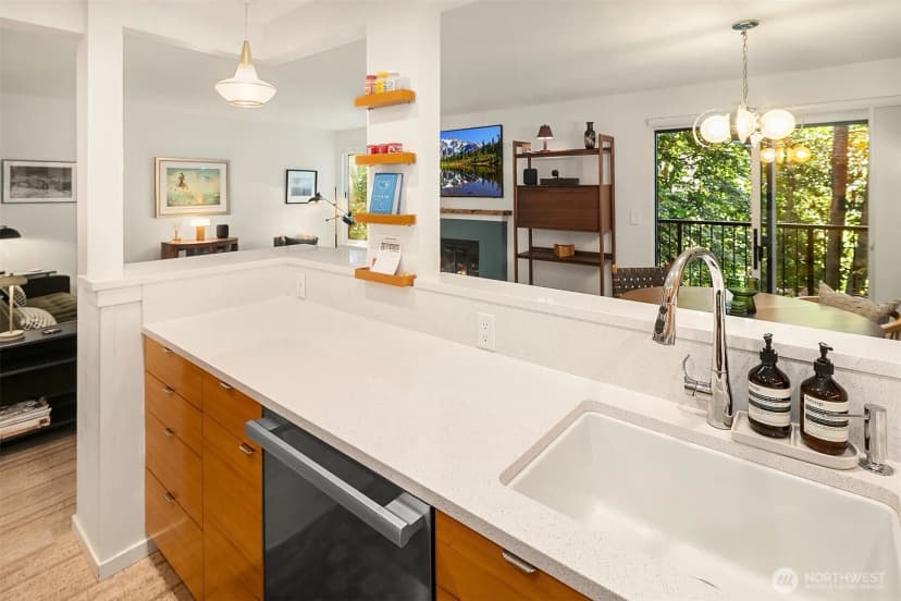 Property photo for 15628 8th Avenue Sw #b, Burien photo 15