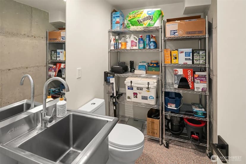 Property photo for 15628 8th Avenue Sw #b, Burien photo 30