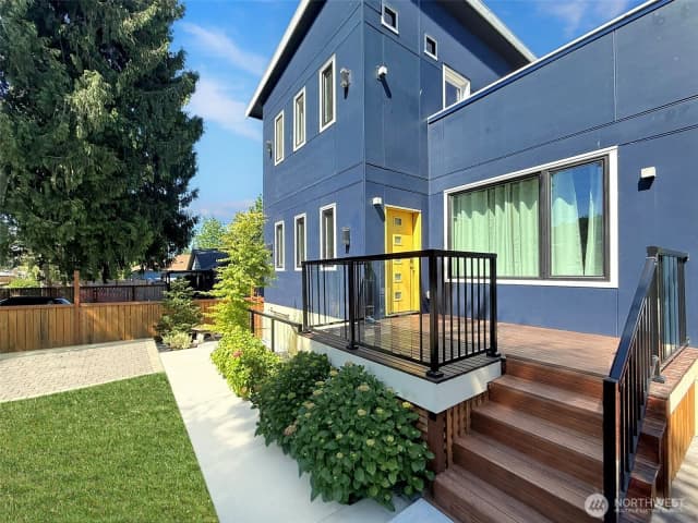 Property photo for 620 Stevens Avenue Nw, Renton photo 2