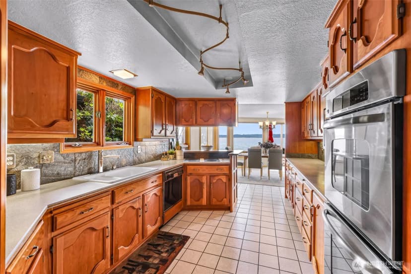 Property photo for 13029 Standring Lane Sw, Burien photo 11