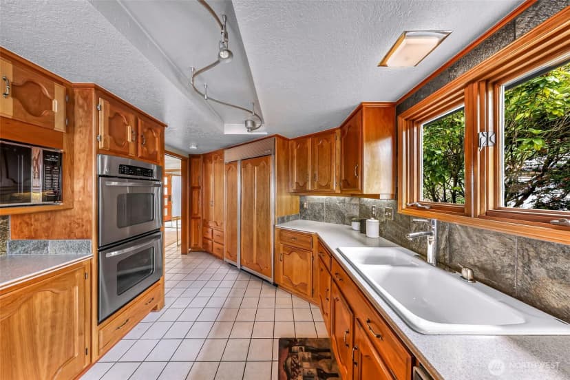 Property photo for 13029 Standring Lane Sw, Burien photo 12