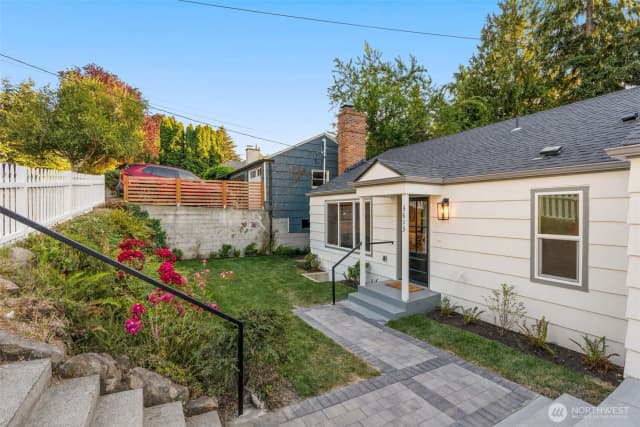 Property photo for 3613 40th Avenue W, Seattle photo 4