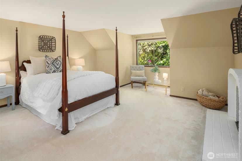 Property photo for 2302 126th Avenue Ne, Bellevue photo 17