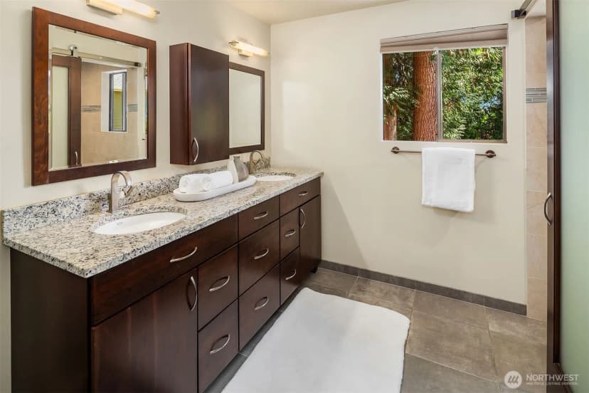 Property photo for 2302 126th Avenue Ne, Bellevue photo 19