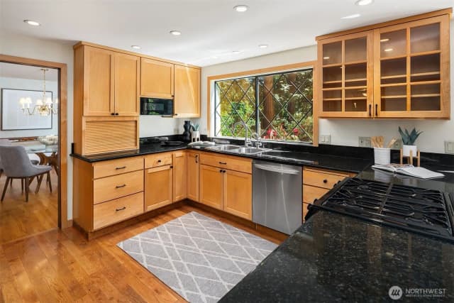 Property photo for 2302 126th Avenue Ne, Bellevue photo 5