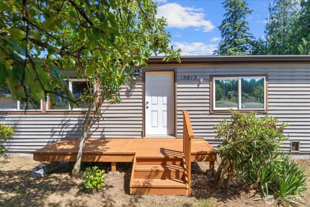 Property photo for 15613 11th Avenue Ne, Arlington photo 4
