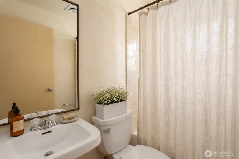 Property photo for 2414 Sw Holden Street #b, Seattle photo 10